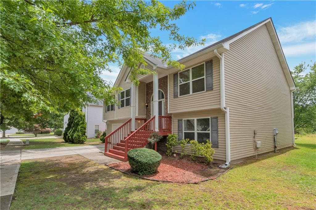 4 bedroom, 2 bathroom, 2,146 sq ft single family residence for rent at 3168 Meadow Point Drive, Snellville, GA 30039 for $2,085 a month — photo 3