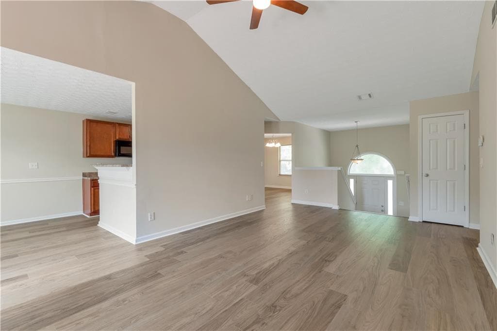 4 bedroom, 2 bathroom, 2,146 sq ft single family residence for rent at 3168 Meadow Point Drive, Snellville, GA 30039 for $2,085 a month — photo 5