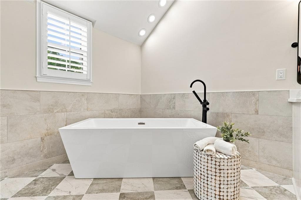 3 bedroom, 4 bathroom, 2,156 sq ft townhouse under contract at 423 Jefferson Circle, Atlanta, GA 30328 — photo 9