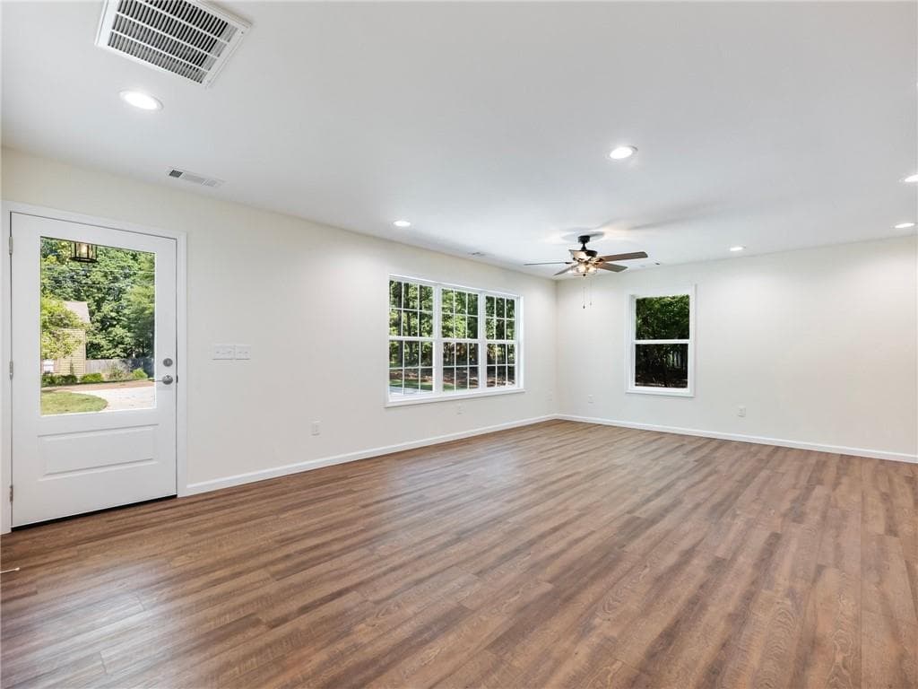 2 bedroom, 2 bathroom, 1,008 sq ft single family residence for rent at 8079 Beachwood Drive, Murrayville, GA 30564 for $1,950 a month — photo 5