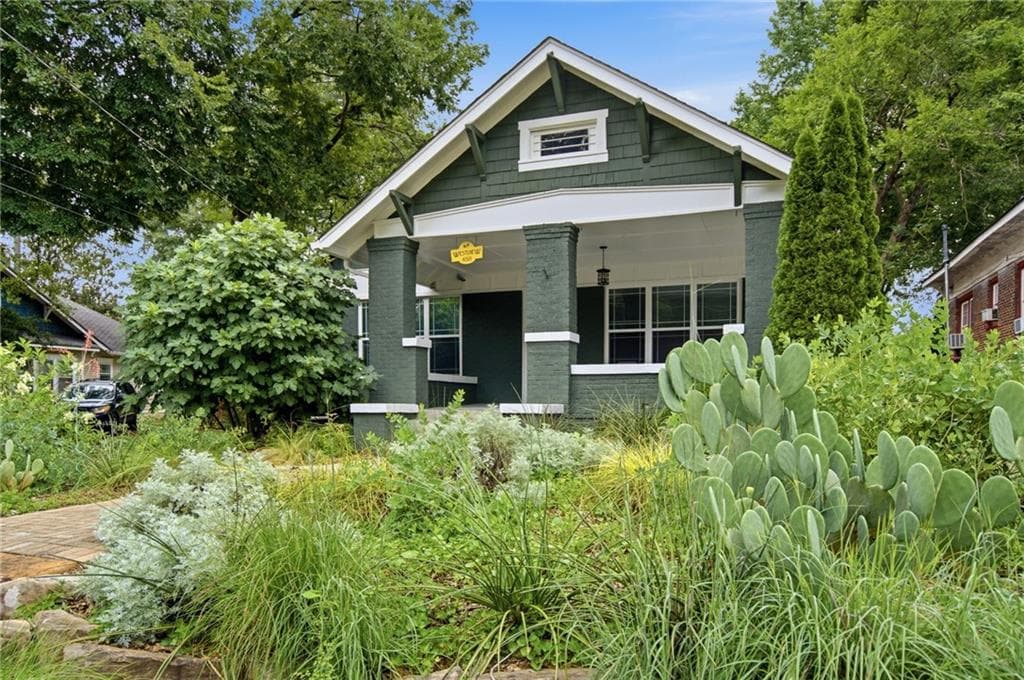3 bedroom, 2 bathroom, 2,012 sq ft single family residence under contract at 458 W Ontario Avenue, Atlanta, GA 30310 — photo 2