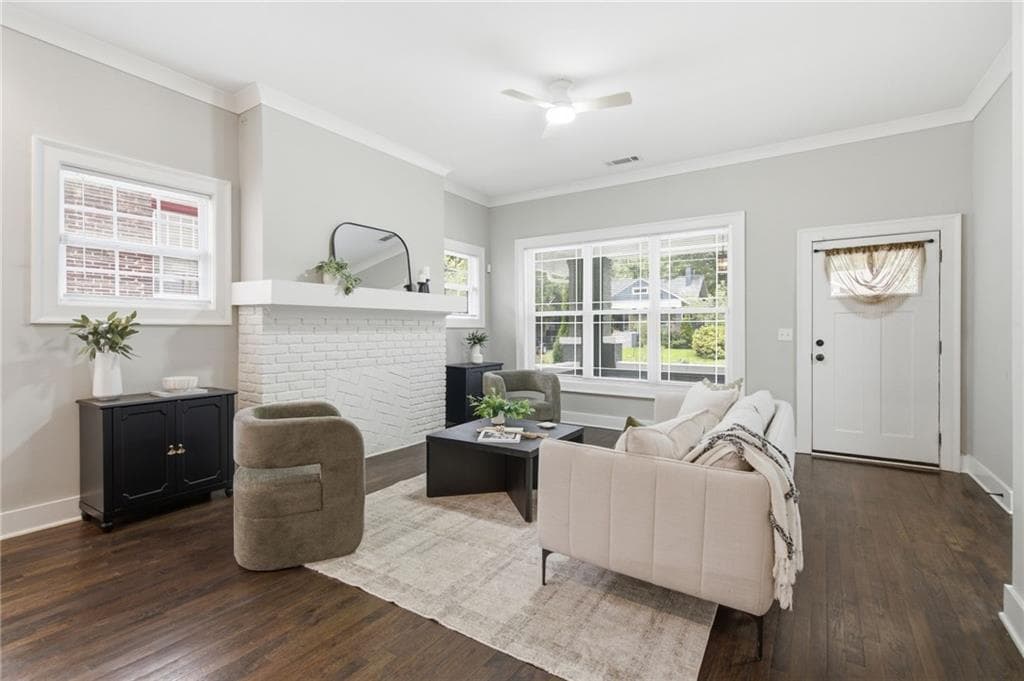 3 bedroom, 2 bathroom, 2,012 sq ft single family residence under contract at 458 W Ontario Avenue, Atlanta, GA 30310 — photo 4