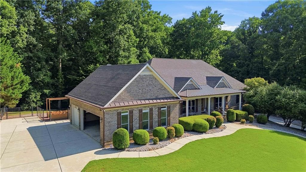 4 bedroom, 5 bathroom, 4,938 sq ft single family residence under contract at 5350 Old Pendergrass Road, Jefferson, GA 30549 — photo 2