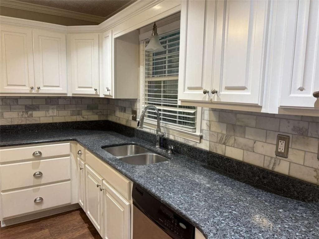 4 bedroom, 3 bathroom, 2,537 sq ft single family residence for sale at 105 Emerling Lane, Peachtree City, GA 30269 — photo 8