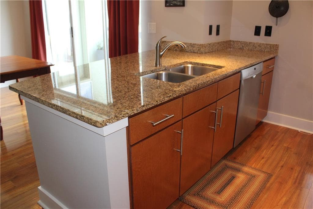 2 bedroom, 2 bathroom, 1,026 sq ft condominium under contract at 2630 Talley Street 201, Decatur, GA 30030 — photo 6