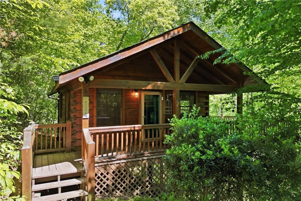 1 bedroom, 1 bathroom, 396 sq ft single family residence for sale at 37 Dean Court, Blue Ridge, GA 30513