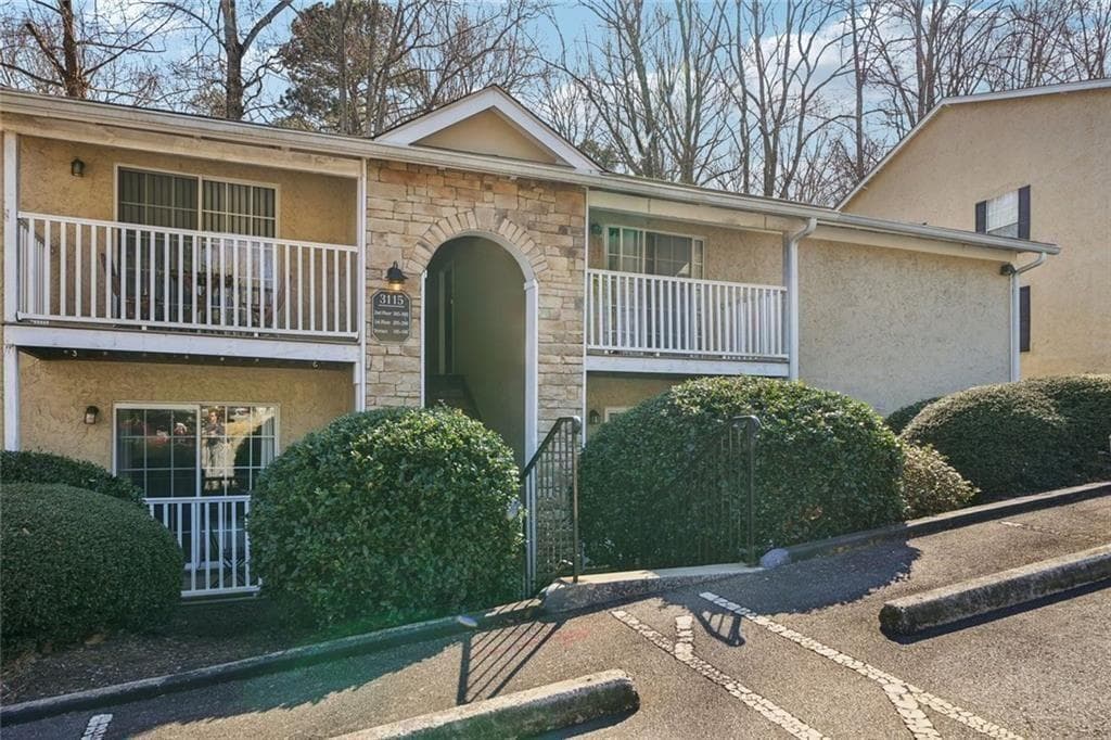1 bedroom, 1 bathroom, 625 sq ft condominium for sale at 3115 Seven Pines Court 207, Atlanta, GA 30339 — photo 2