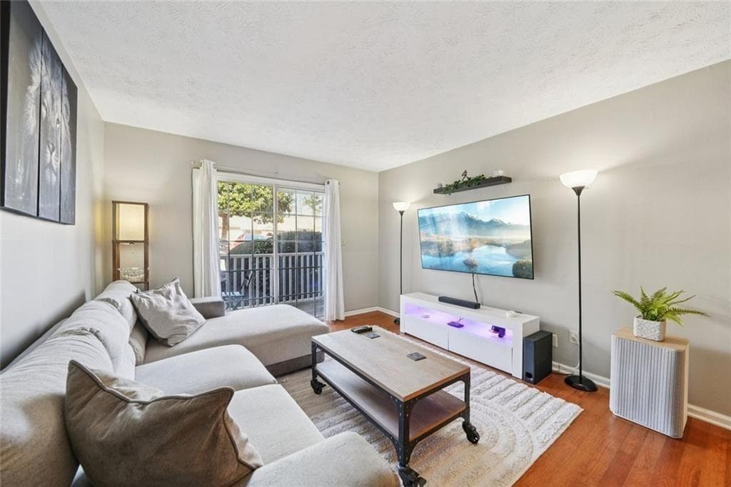 1 bedroom, 1 bathroom, 625 sq ft condominium for sale at 3115 Seven Pines Court 207, Atlanta, GA 30339 — photo 4