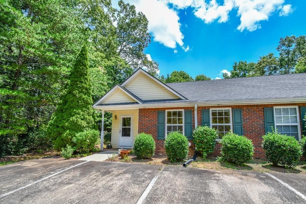 2 bedroom, 2 bathroom, 1,164 sq ft condominium for sale at 4012 Hidden Hollow Terrace A, Gainesville, GA 30506 — photo 2