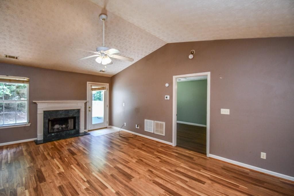 2 bedroom, 2 bathroom, 1,164 sq ft condominium for sale at 4012 Hidden Hollow Terrace A, Gainesville, GA 30506 — photo 8