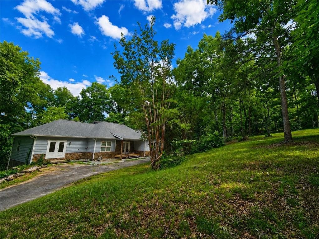 3 bedroom, 2 bathroom, 1,830 sq ft single family residence for sale at 330 Glenridge Drive, Cleveland, GA 30528 — photo 5