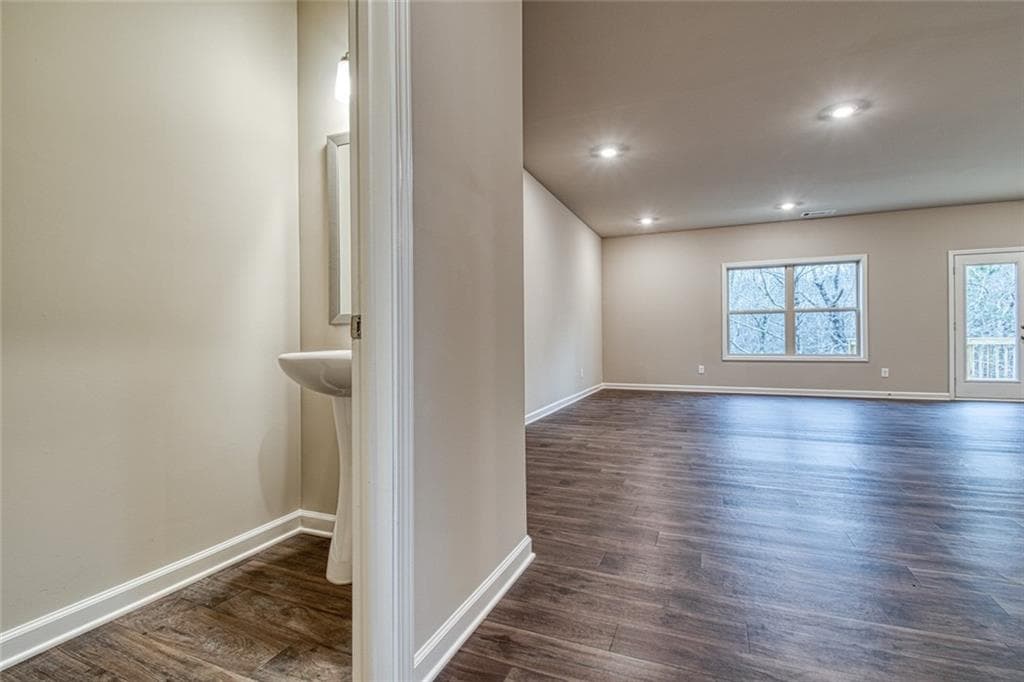 4 bedroom, 3 bathroom, 2,250 sq ft single family residence under contract at 3789 Ivy Cottage Drive, Snellville, GA 30039 — photo 5