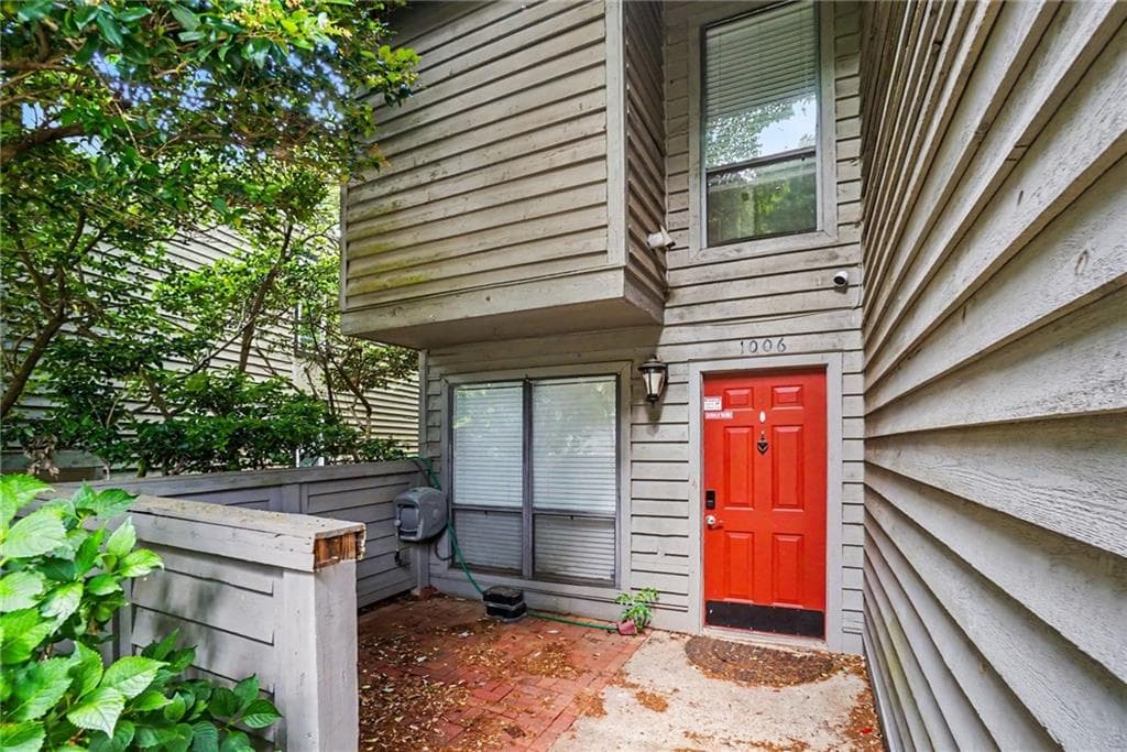 2 bedroom, 2 bathroom, 1,351 sq ft townhouse for sale at 1006 Creatwood Circle, Smyrna, GA 30080 — photo 2