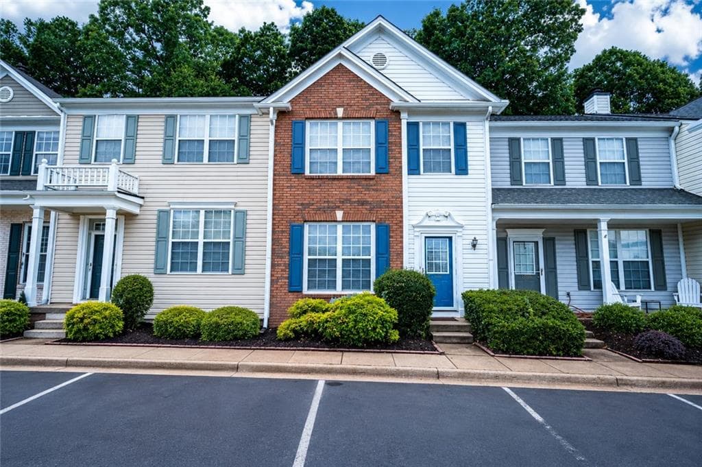 2 bedroom, 3 bathroom, 1,218 sq ft condominium for rent at 1745 Kilmington Court, Alpharetta, GA 30009 for $2,000 a month — photo 1 of 37