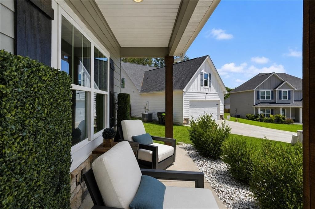 4 bedroom, 3 bathroom, 2,632 sq ft single family residence for sale at 1306 Gardenia Court, Villa Rica, GA 30180 — photo 2