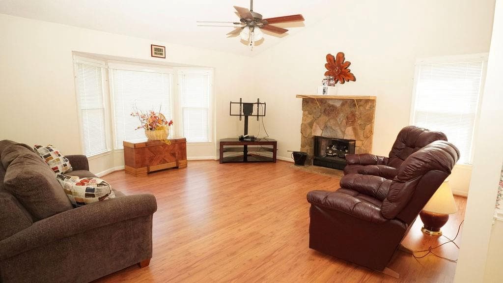 4 bedroom, 3 bathroom, 1,950 sq ft single family residence for sale at 18 Azalea Drive, Cartersville, GA 30121 — photo 3