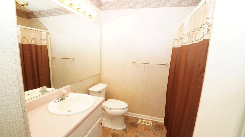 4 bedroom, 3 bathroom, 1,950 sq ft single family residence for sale at 18 Azalea Drive, Cartersville, GA 30121 — photo 7