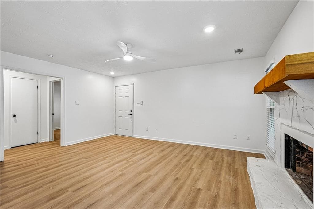 2 bedroom, 2 bathroom, 1,110 sq ft condominium for sale at 1001 Lake Pointe Circle, Roswell, GA 30075 — photo 5