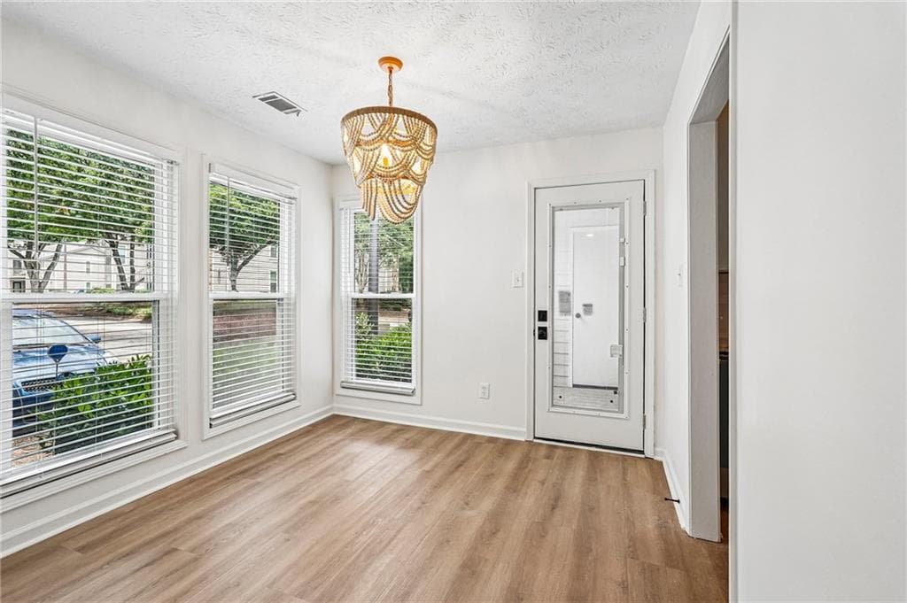 2 bedroom, 2 bathroom, 1,110 sq ft condominium for sale at 1001 Lake Pointe Circle, Roswell, GA 30075 — photo 7