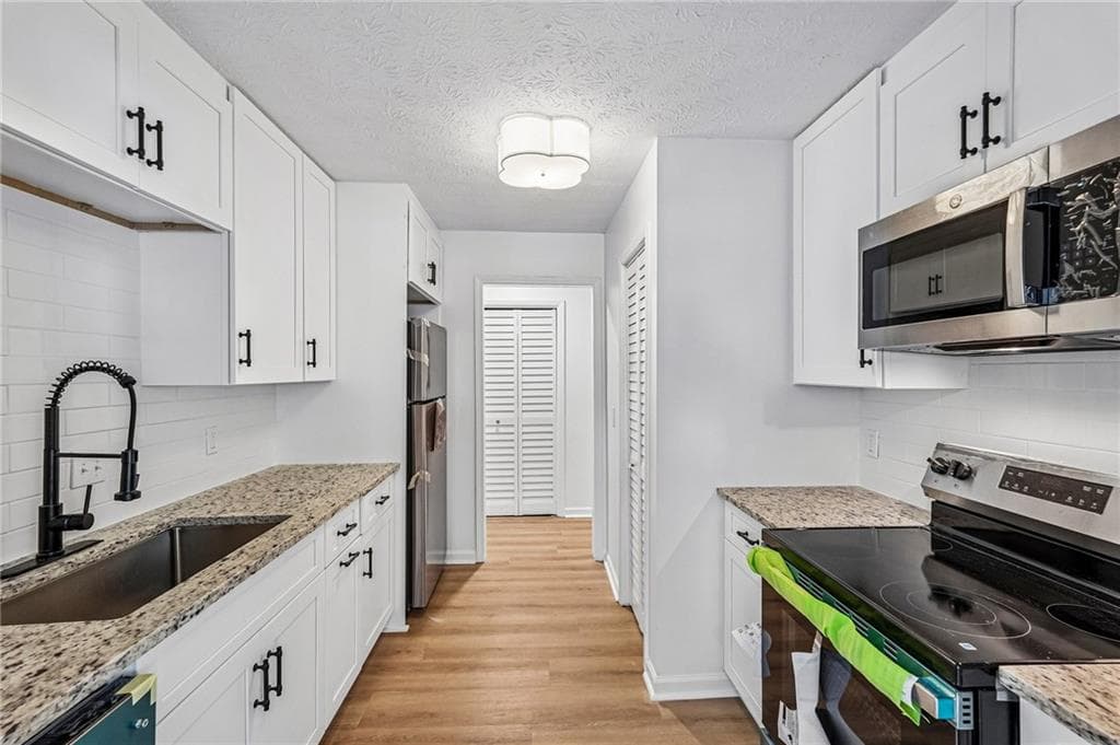 2 bedroom, 2 bathroom, 1,110 sq ft condominium for sale at 1001 Lake Pointe Circle, Roswell, GA 30075 — photo 10