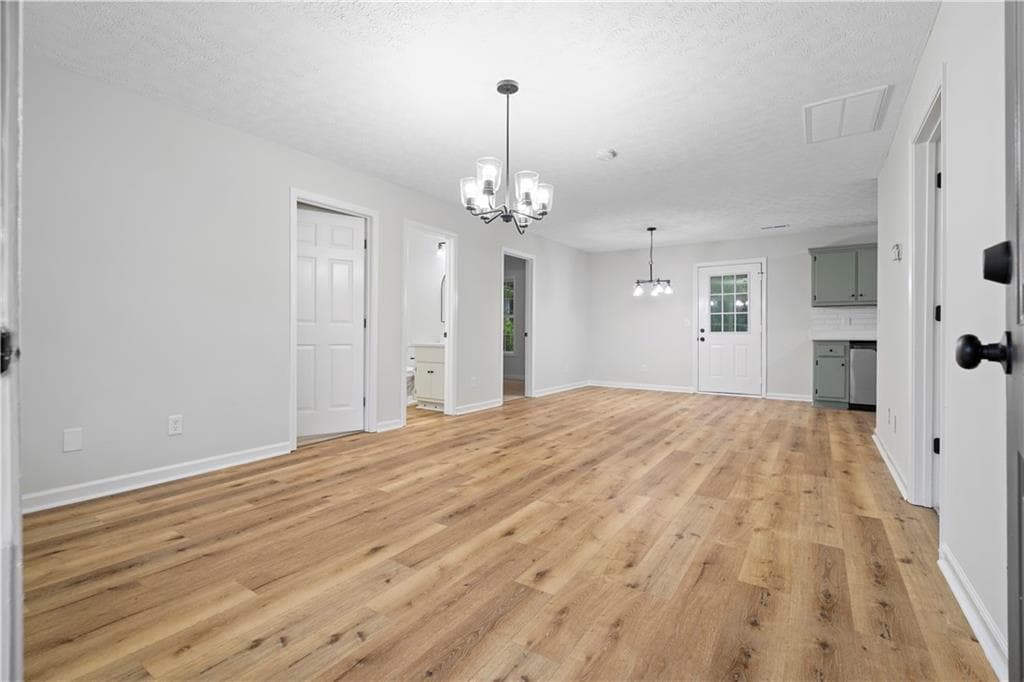 3 bedroom, 2 bathroom, 1,014 sq ft single family residence for sale at 332 Lavista Drive, Calhoun, GA 30701 — photo 2