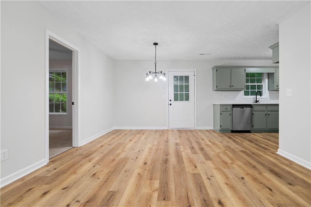 3 bedroom, 2 bathroom, 1,014 sq ft single family residence for sale at 332 Lavista Drive, Calhoun, GA 30701 — photo 5