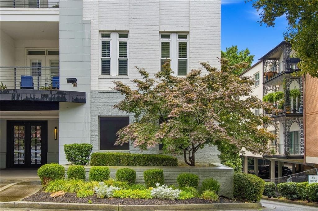 2 bedroom, 2 bathroom, 1,449 sq ft condominium for sale at 3655 Peachtree Road 401, Atlanta, GA 30319 — photo 3