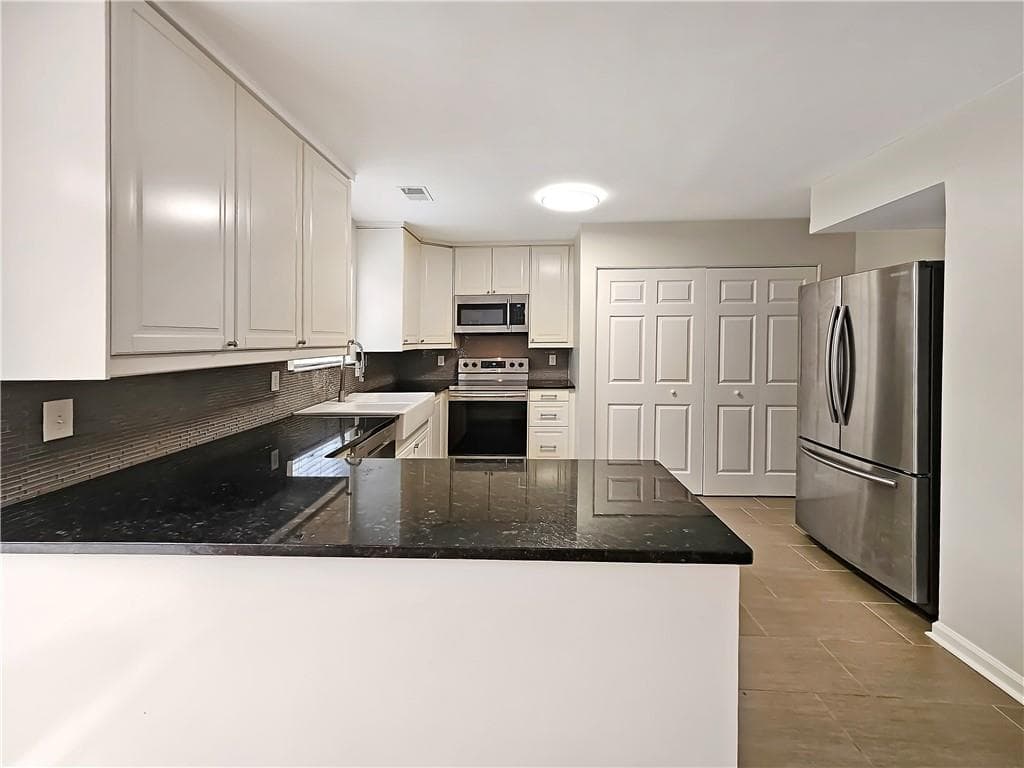 2 bedroom, 3 bathroom, 1,400 sq ft townhouse for rent at 5158 Afton Way, Smyrna, GA 30080 for $2,400 a month — photo 9