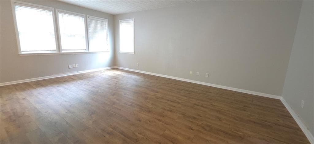 3 bedroom, 3 bathroom, 1,844 sq ft townhouse for rent at 1209 Bronze Oak Way, Cumming, GA 30040 for $2,100 a month — photo 2