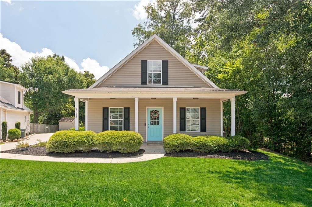3 bedroom, 2 bathroom, 1,418 sq ft single family residence for sale at 728 Skyview Drive, Marietta, GA 30060