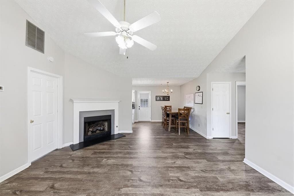 3 bedroom, 2 bathroom, 1,196 sq ft single family residence under contract at 133 Carols Lane, Locust Grove, GA 30248 — photo 2
