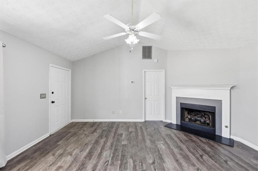 3 bedroom, 2 bathroom, 1,196 sq ft single family residence under contract at 133 Carols Lane, Locust Grove, GA 30248 — photo 3