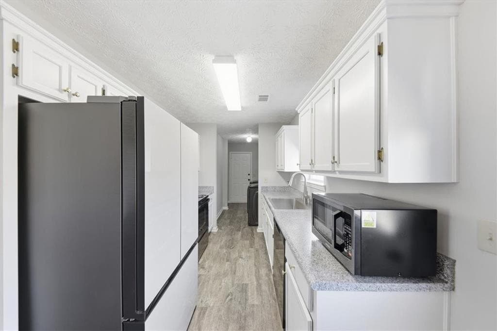 3 bedroom, 2 bathroom, 1,196 sq ft single family residence under contract at 133 Carols Lane, Locust Grove, GA 30248 — photo 6