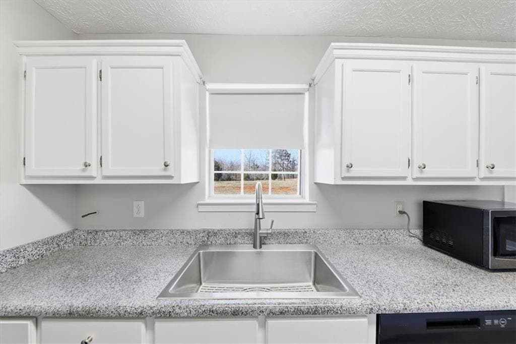 3 bedroom, 2 bathroom, 1,196 sq ft single family residence under contract at 133 Carols Lane, Locust Grove, GA 30248 — photo 9