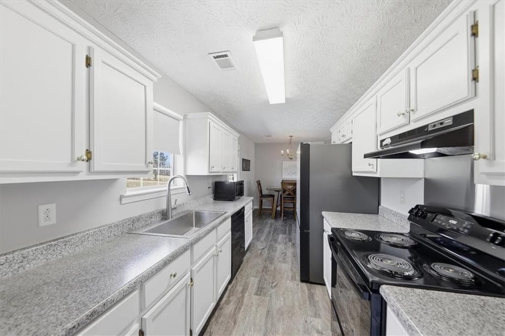 3 bedroom, 2 bathroom, 1,196 sq ft single family residence under contract at 133 Carols Lane, Locust Grove, GA 30248 — photo 8