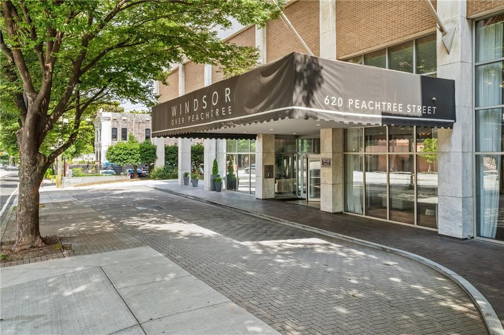 2 bedroom, 1 bathroom, 992 sq ft condominium for rent at 620 Peachtree Street 911, Atlanta, GA 30308 for $2,300 a month — photo 1 of 26