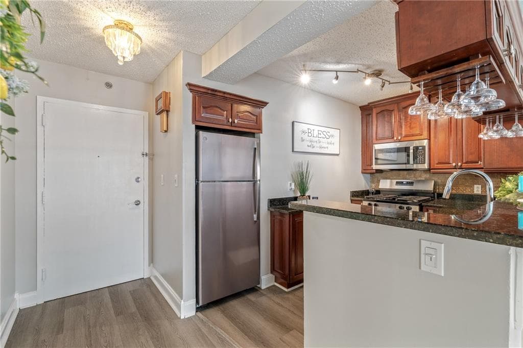 2 bedroom, 1 bathroom, 992 sq ft condominium for rent at 620 Peachtree Street 911, Atlanta, GA 30308 for $2,300 a month — photo 3