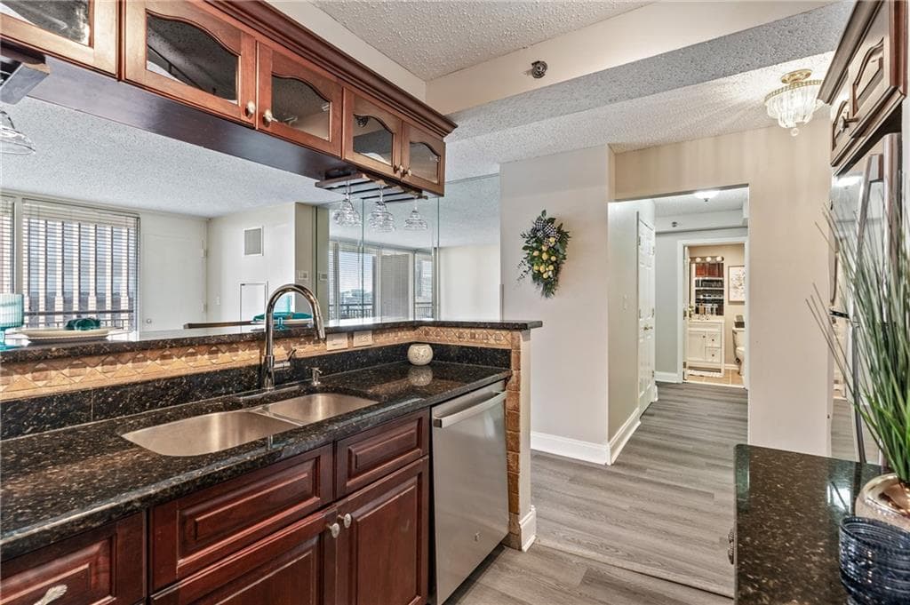 2 bedroom, 1 bathroom, 992 sq ft condominium for rent at 620 Peachtree Street 911, Atlanta, GA 30308 for $2,300 a month — photo 6
