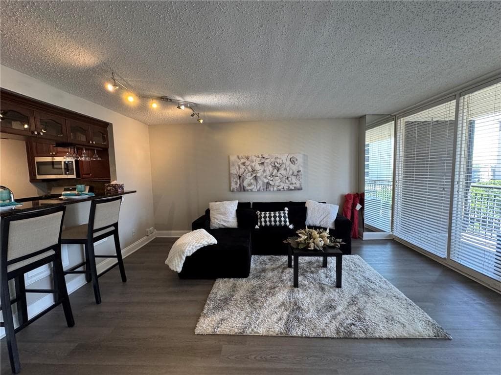 2 bedroom, 1 bathroom, 992 sq ft condominium for rent at 620 Peachtree Street 911, Atlanta, GA 30308 for $2,300 a month — photo 9