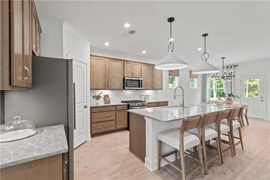 4 bedroom, 3 bathroom, 2,622 sq ft single family residence under contract at 6082 Marigold Way, Atlanta, GA 30349 — photo 4