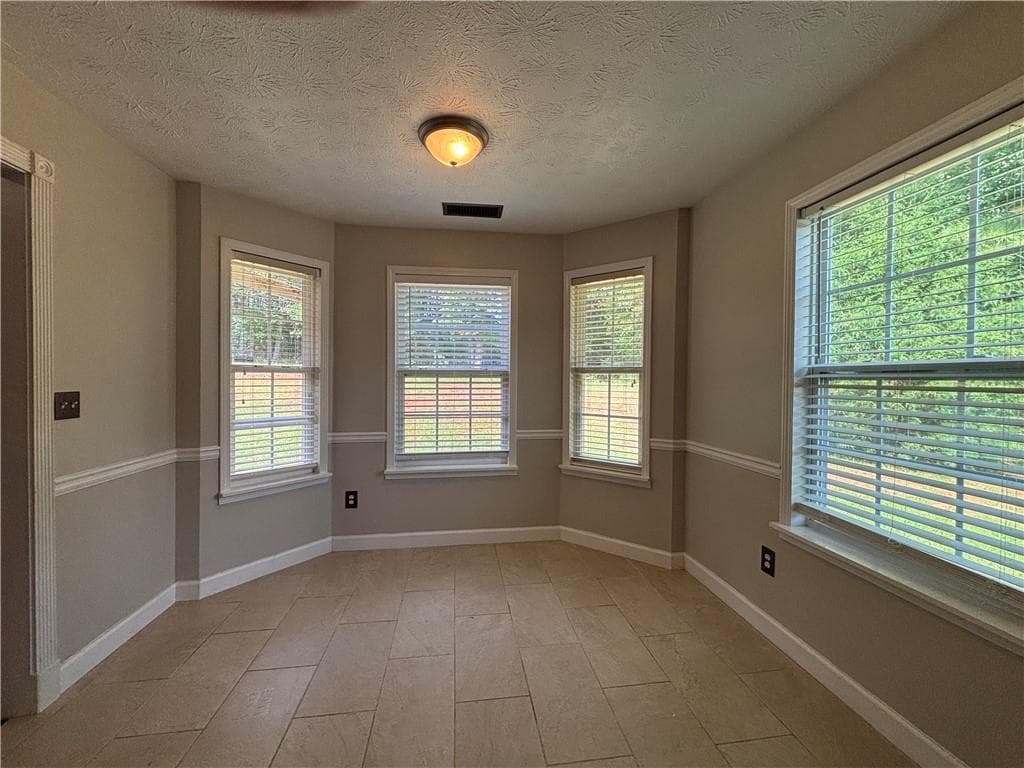 4 bedroom, 2 bathroom, 1,741 sq ft single family residence for sale at 3720 Scotland Lane, Snellville, GA 30039 — photo 3