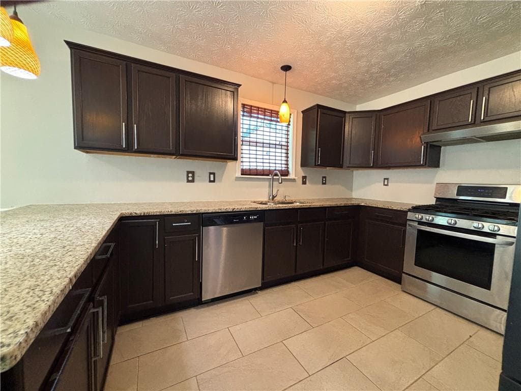 4 bedroom, 2 bathroom, 1,741 sq ft single family residence for sale at 3720 Scotland Lane, Snellville, GA 30039 — photo 8