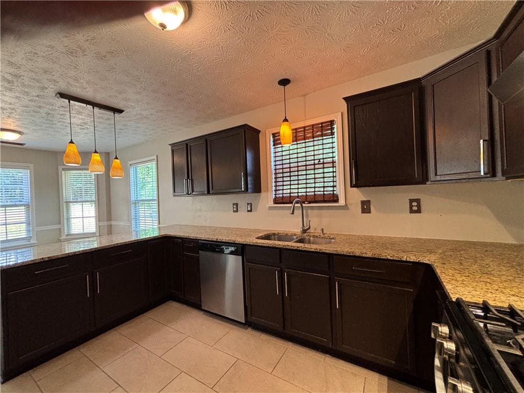 4 bedroom, 2 bathroom, 1,741 sq ft single family residence for sale at 3720 Scotland Lane, Snellville, GA 30039 — photo 7