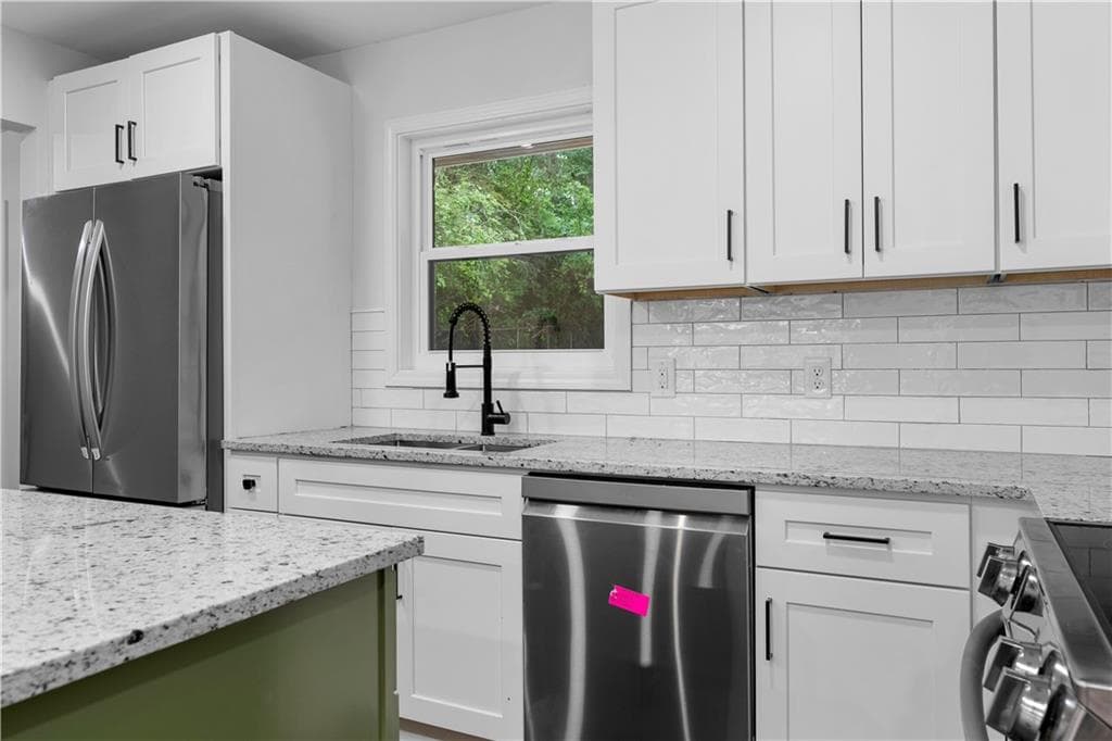 3 bedroom, 2 bathroom, 1,252 sq ft single family residence for sale at 5270 Longmeadow Lane, Atlanta, GA 30349 — photo 6