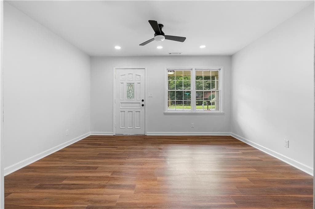 3 bedroom, 2 bathroom, 1,252 sq ft single family residence for sale at 5270 Longmeadow Lane, Atlanta, GA 30349 — photo 7