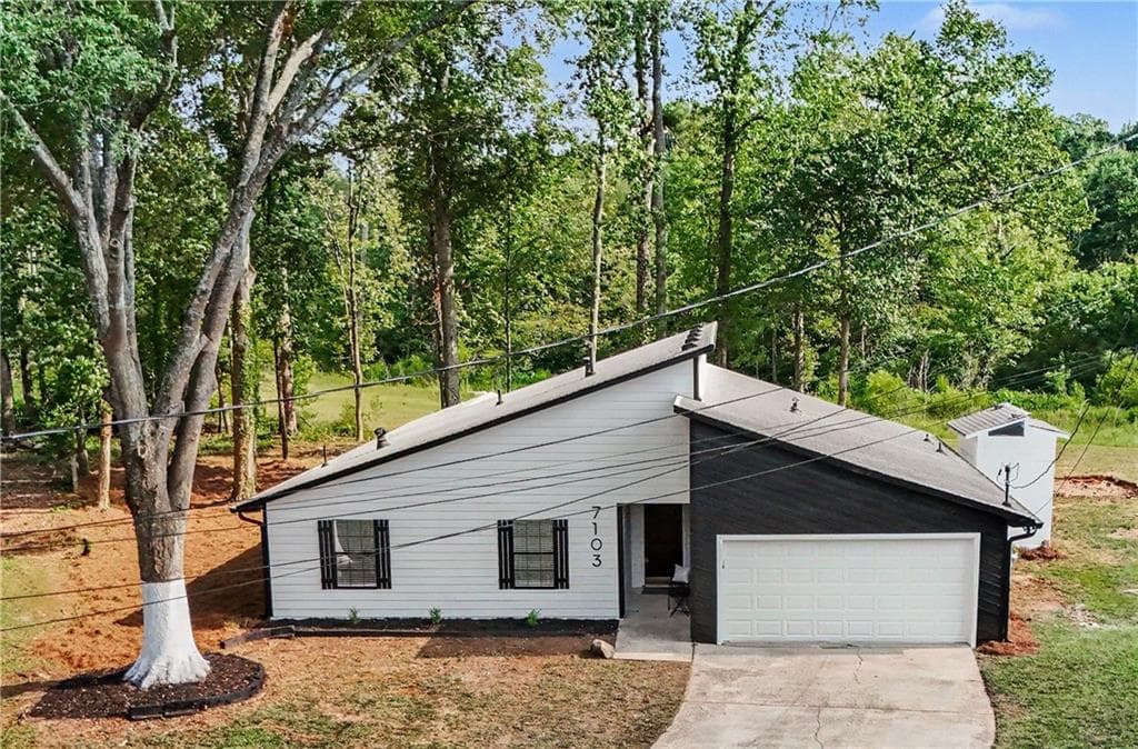 3 bedroom, 2 bathroom, 1,575 sq ft single family residence sold at 7103 Apache Lane, Riverdale, GA 30274