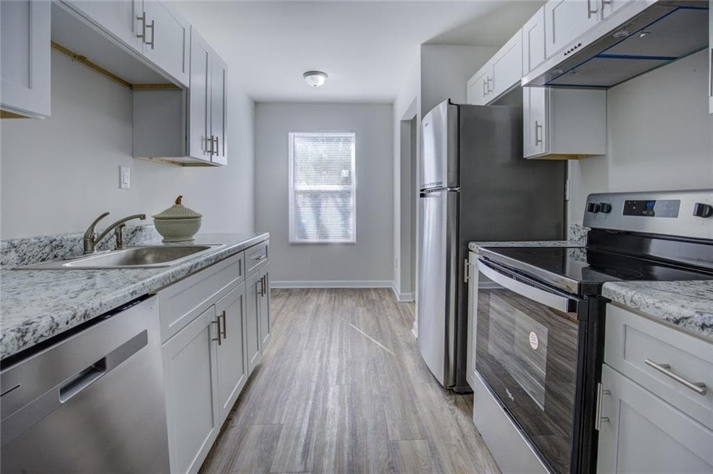2 bedroom, 2 bathroom, 1,146 sq ft condominium for sale at 2340 Beaver Ruin Road 15, Norcross, GA 30071 — photo 3