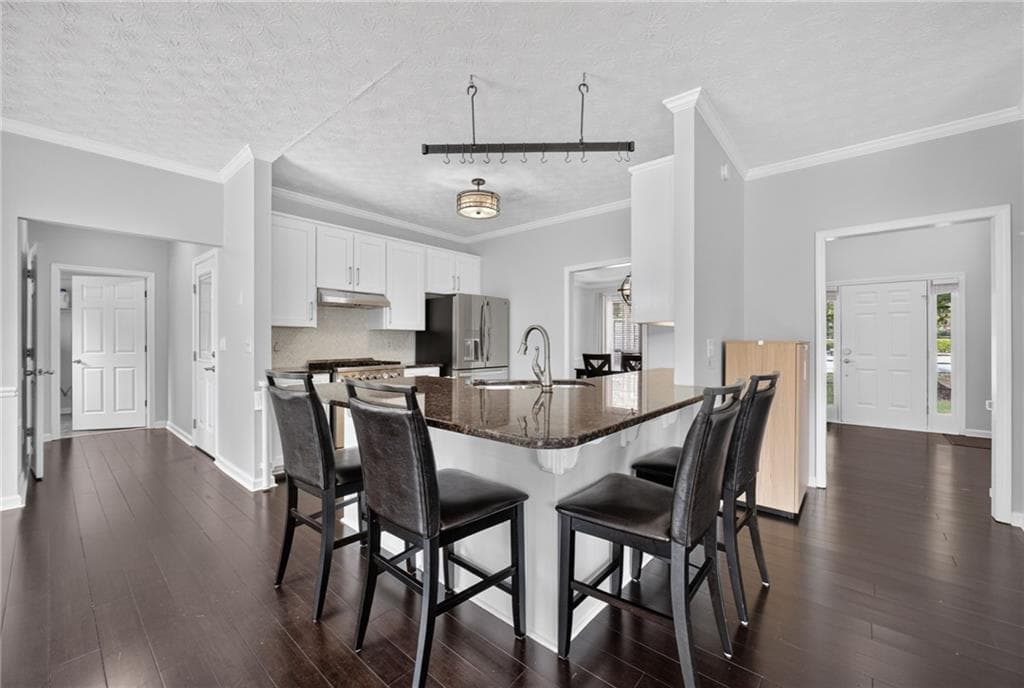 4 bedroom, 3 bathroom, 2,486 sq ft single family residence for sale at 2990 Meadow Gate Way, Loganville, GA 30052 — photo 6