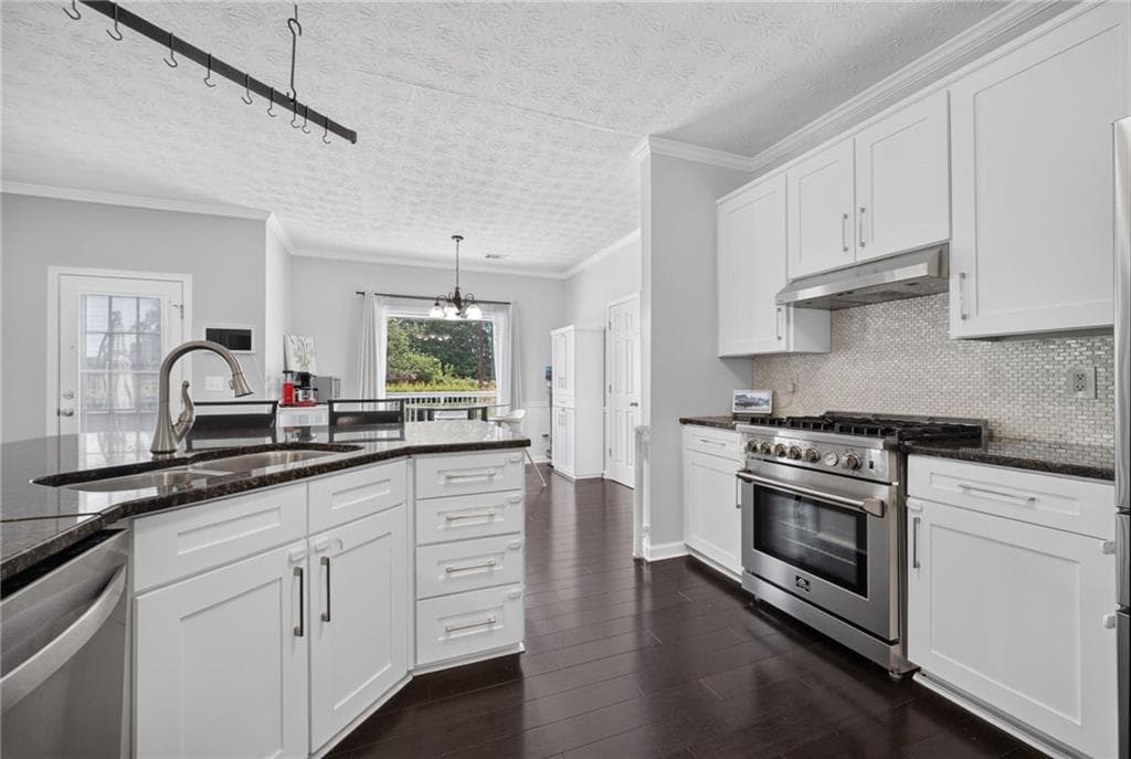 4 bedroom, 3 bathroom, 2,486 sq ft single family residence for sale at 2990 Meadow Gate Way, Loganville, GA 30052 — photo 7