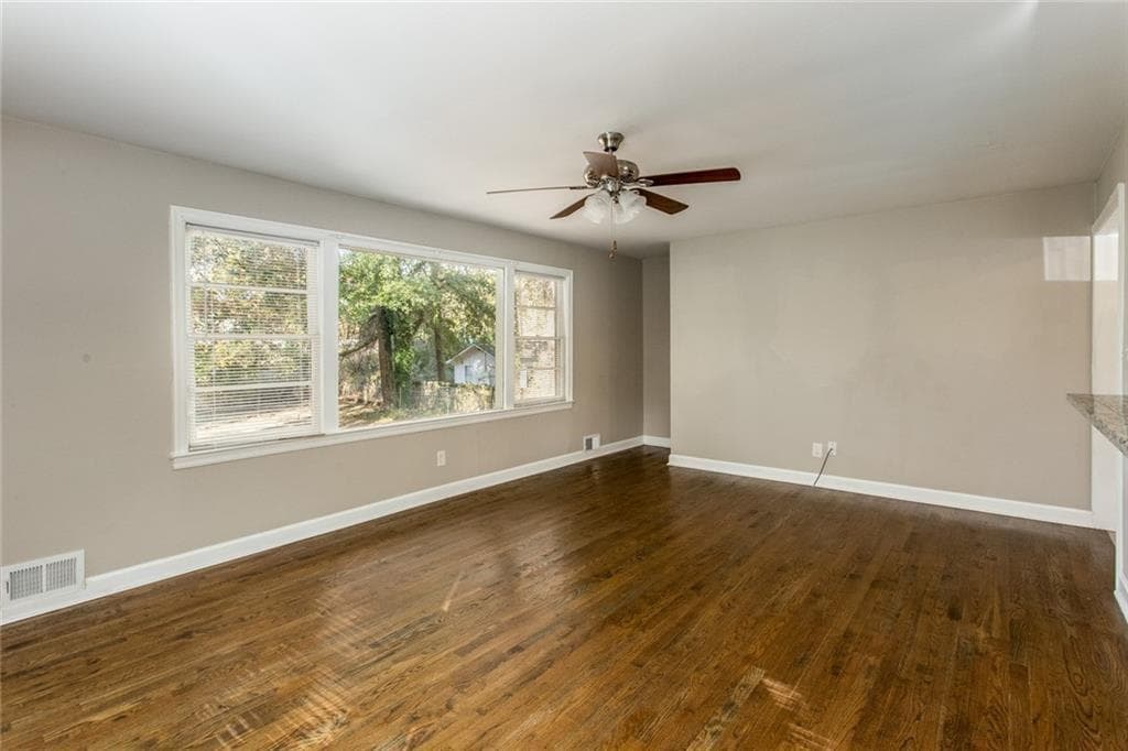 3 bedroom, 2 bathroom, 1,283 sq ft single family residence for rent at 2720 Stonecreek Road, Smyrna, GA 30080 for $2,000 a month — photo 3